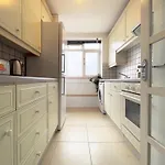 Sofia Place In Vauxhall - 3 Double Beds, 1 Sofa Bed, Spacious Property