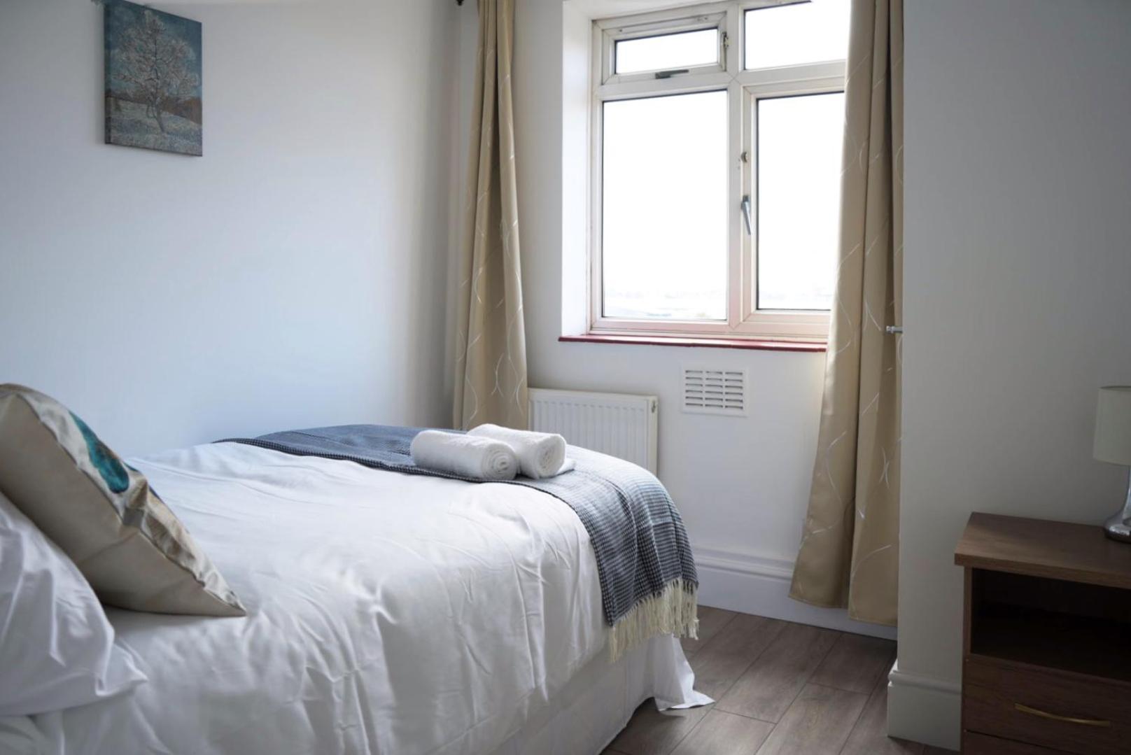 Sofia Place In Vauxhall - 3 Double Beds, 1 Sofa Bed, Spacious London