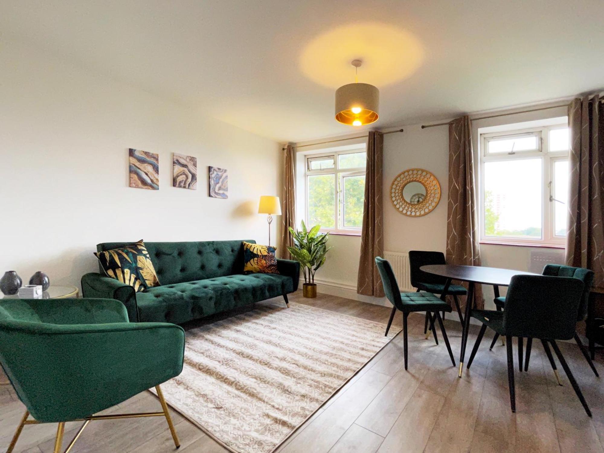 Sofia Place In Vauxhall - 3 Double Beds, 1 Sofa Bed, Spacious