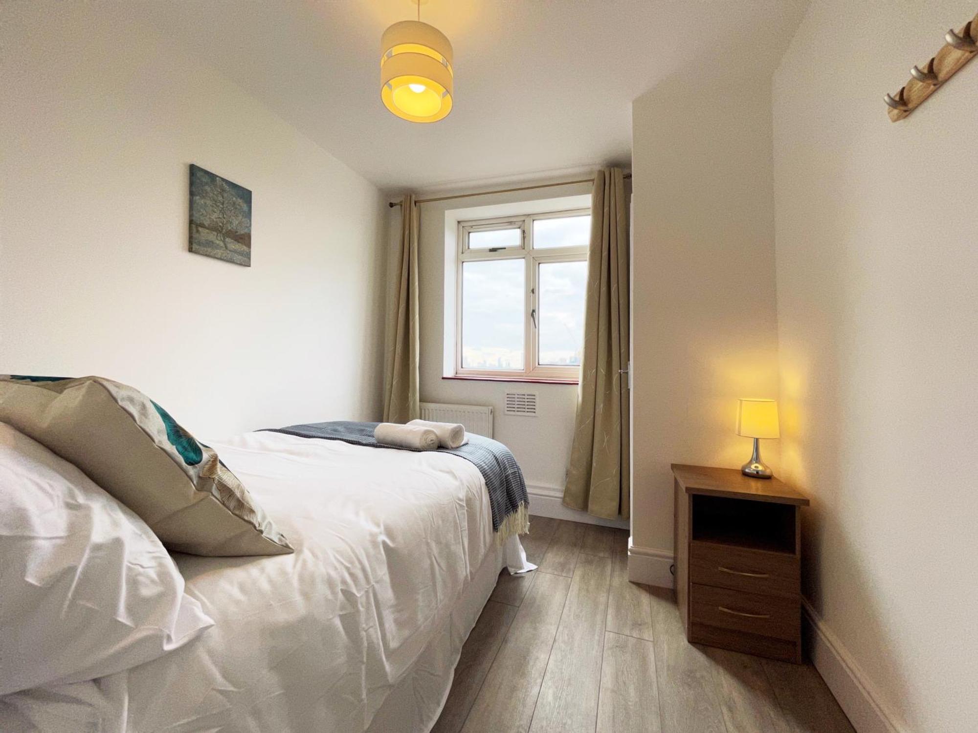 Sofia Place In Vauxhall - 3 Double Beds, 1 Sofa Bed, Spacious * London