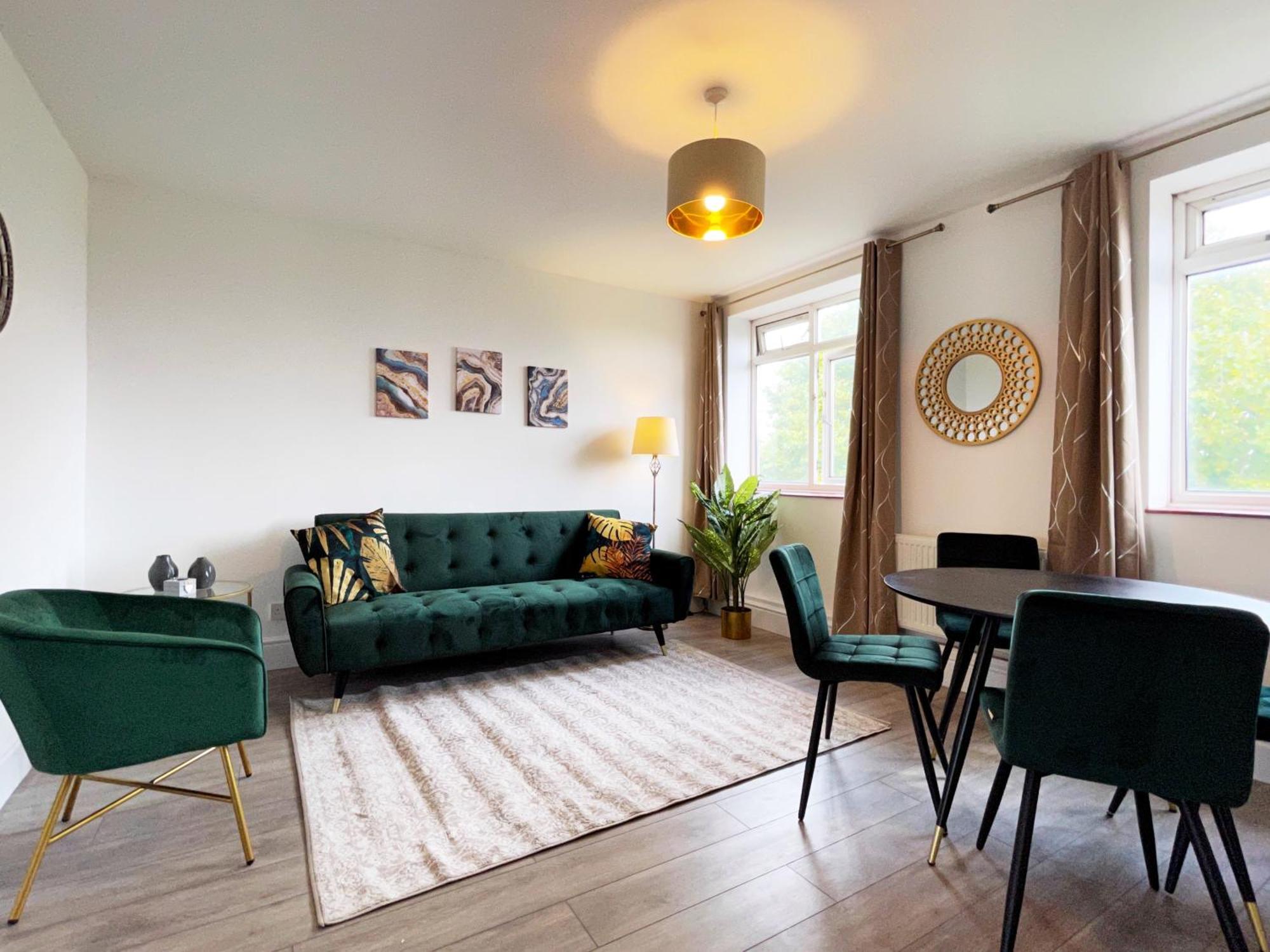 Sofia Place In Vauxhall - 3 Double Beds, 1 Sofa Bed, Spacious * London